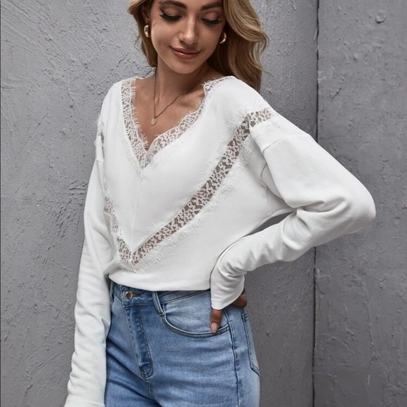 HP!🤩🎉Lace insert v-neck top - Picture 5 of 7